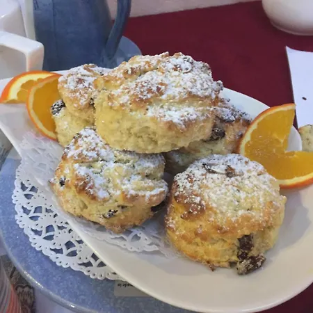 לינה וארוחת בוקר Western Greenway 3*