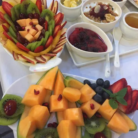 לינה וארוחת בוקר Western Greenway 3*