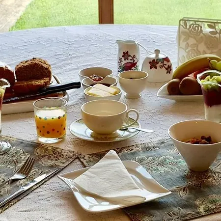 לינה וארוחת בוקר Western Greenway 3*